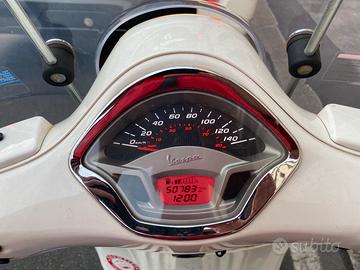 Vespa Piaggio 300 GTS