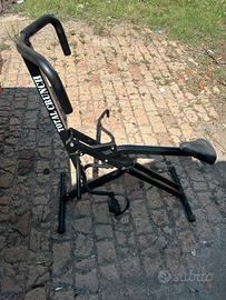 Macchinario palestra per fare crunch