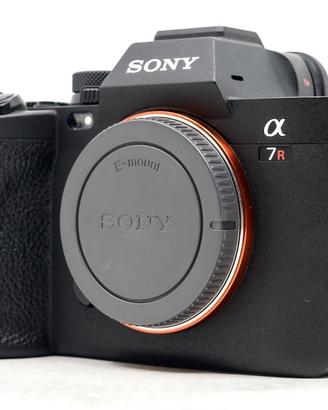 Sony A7R V perfette condizioni 16 mila scatti