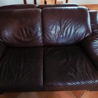 Coppia divani in pelle  identici, 2000 € la coppia