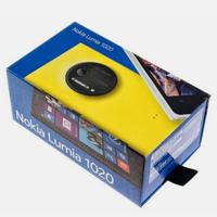 Nokia Lumia 1020 con scatola e accessori