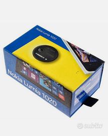 Nokia Lumia 1020 con scatola e accessori