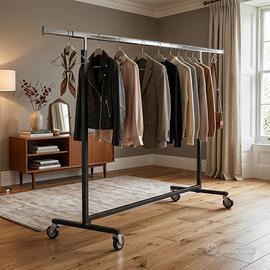 Appendiabiti regolabile in metallo con ruote