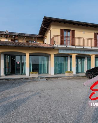 Oltre 3 vetrine a Oleggio