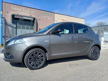 LANCIA Ypsilon 1.2 69 CV 5 porte S&S Gold Adatta