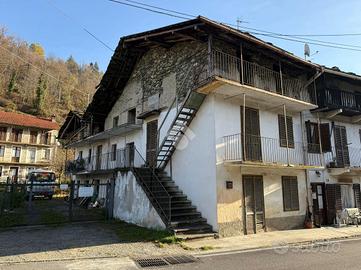 CASA SEMINDIPENDENTE A TRAVES