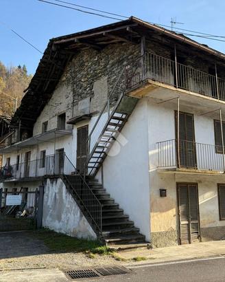 CASA SEMINDIPENDENTE A TRAVES