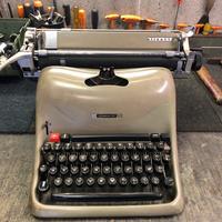 Macchina  da scrivere Olivetti Lexikon 80