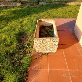 Fioriera in granito grande 