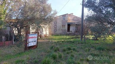 Casa indipendente di 300 m² con più di 5 locali a 