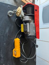 Paranco e benna ribaltabile