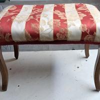 Sgabello poggiapiedi imbottito