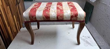 Sgabello poggiapiedi imbottito