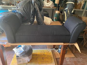 Divanetto accoglienza cambio scarpe