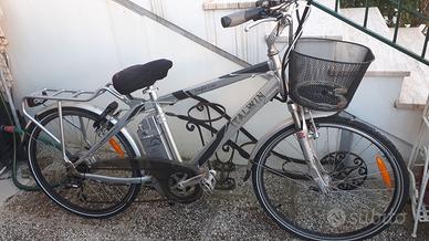 Bicicletta con pedalata assistita