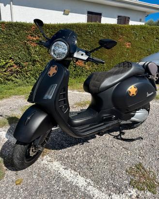 Vespa GTS 300 Supertech 2022, 6.050km, Carbon