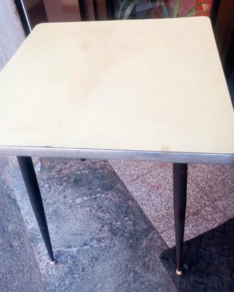 Tavolo in formica 