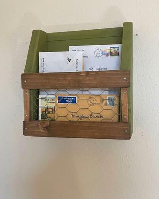 Porta-lettere da parete in legno stile rustico