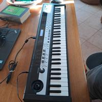 Korg MicroStation, synth+ sequencer 