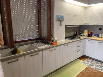 Cucina angolare completa