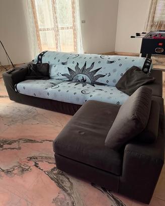 Divano moderno con isola e poggiatesta regolabili