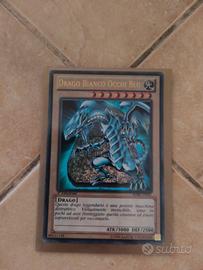 drago bianco occhi blu