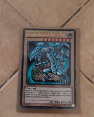 drago bianco occhi blu