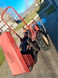 trattore agricolo frutteto 