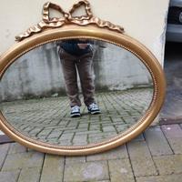 SPECCHIERA OVALE CON CORNICE DORATA