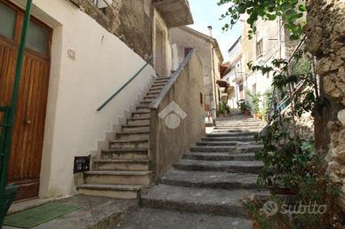 3 LOCALI A SCANDRIGLIA