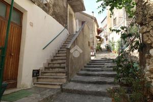 3 LOCALI A SCANDRIGLIA