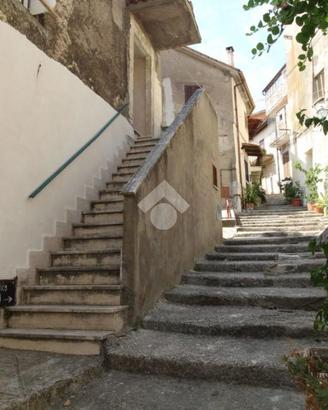 3 LOCALI A SCANDRIGLIA