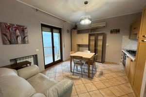 Arredato con mobili moderni