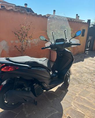 Piaggio Medley 125s