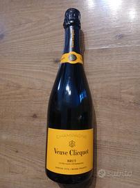 Clicquot Veuve Nera.