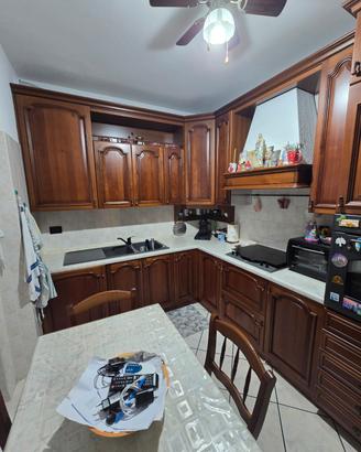 cucina completa di elettrodomestici ad angolo