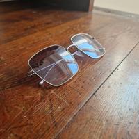 Occhiali da sole con lenti azzurre