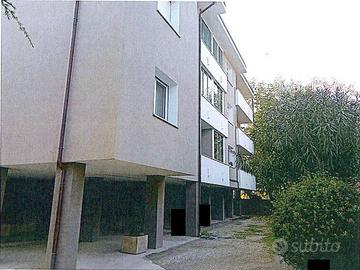 Immobile in asta di 81 m² con box auto a Rovigo