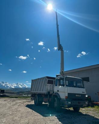 Iveco turbo 175-24 ribaltabile con gru (patente B)