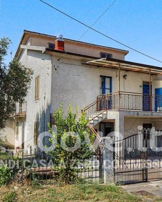 Villa di 180 m² con più di 5 locali e box auto a S