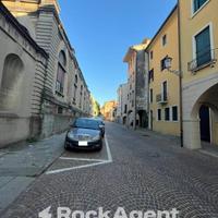 BILOCALE ARREDATO A PADOVA CON GARAGE