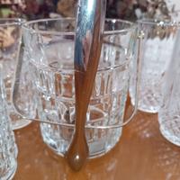 Secchiello ghiaccio e bicchieri cocktail vintage