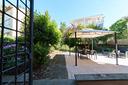 piano-terra-con-giardino-angolare-e-magazzino