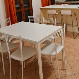 TAVOLO CON 4 SEDIE