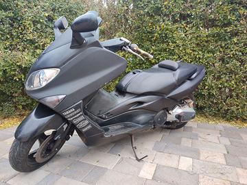 TMAX Black max 2004