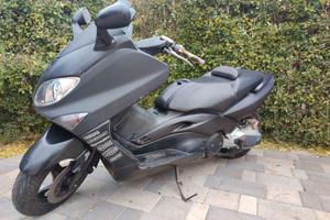 TMAX Black max 2004
