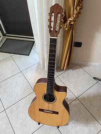 Chitarra classica elettrificata