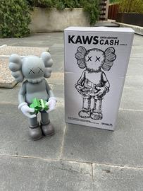 statuina Kaws