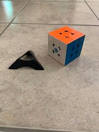 Cubi di Rubik vari