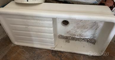 Lavello vintage con gocciolatoio in ceramica